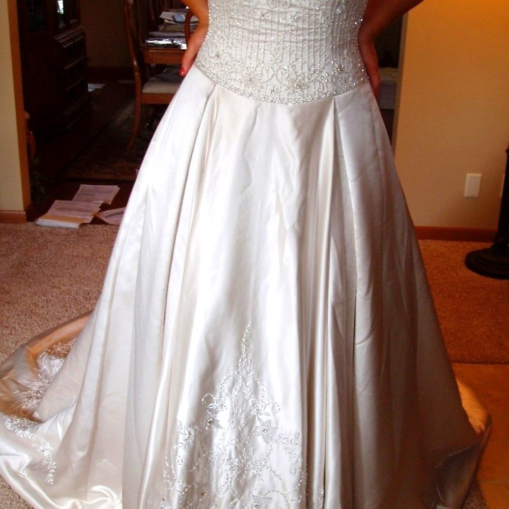 NWT BRIDAL Gown  